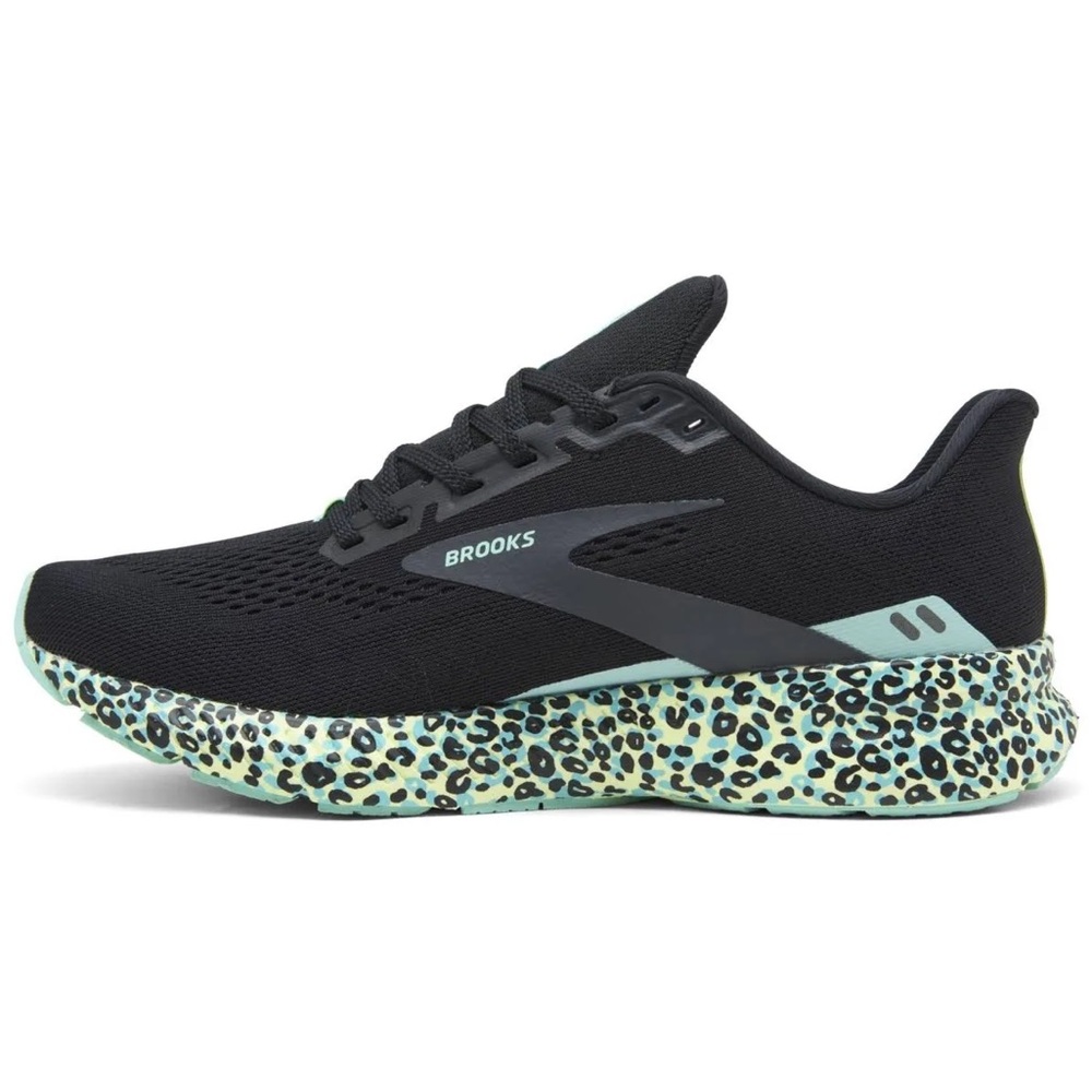 Brooks Launch 8 size 7 like new
